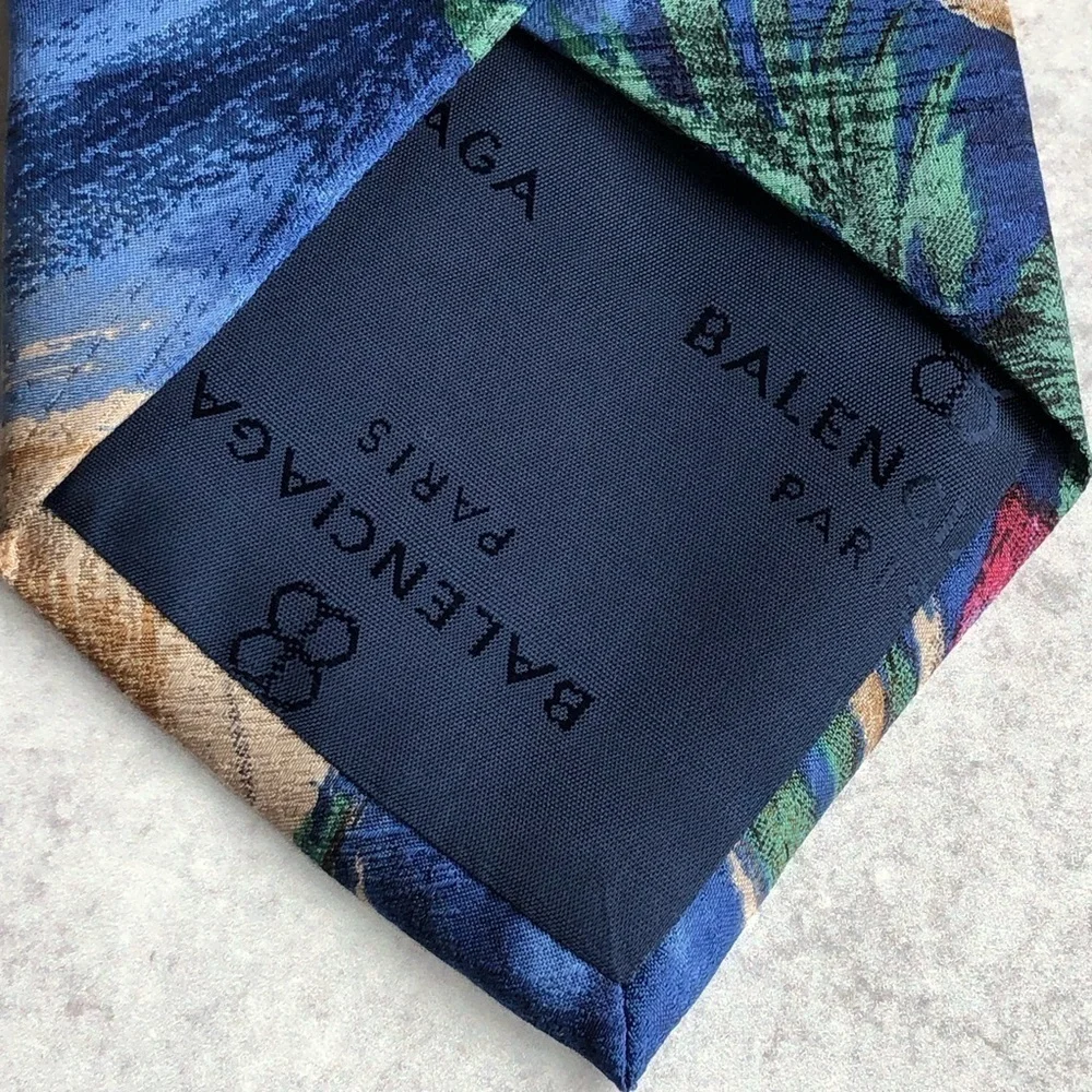 Balenciaga excellent pre